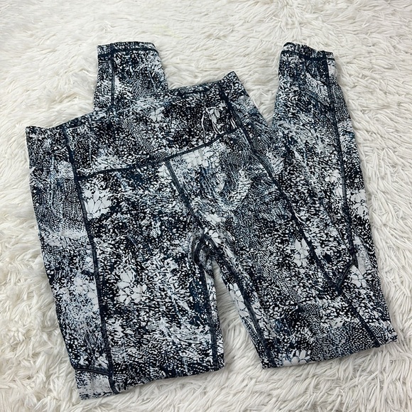 Lululemon Speed Up Tight *Full-On Luxtreme 28" Wildwood Multi - Picture 1 of 7